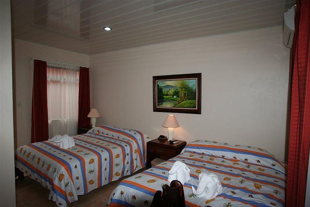 Hotel La Choza Inn La Fortuna Exterior foto